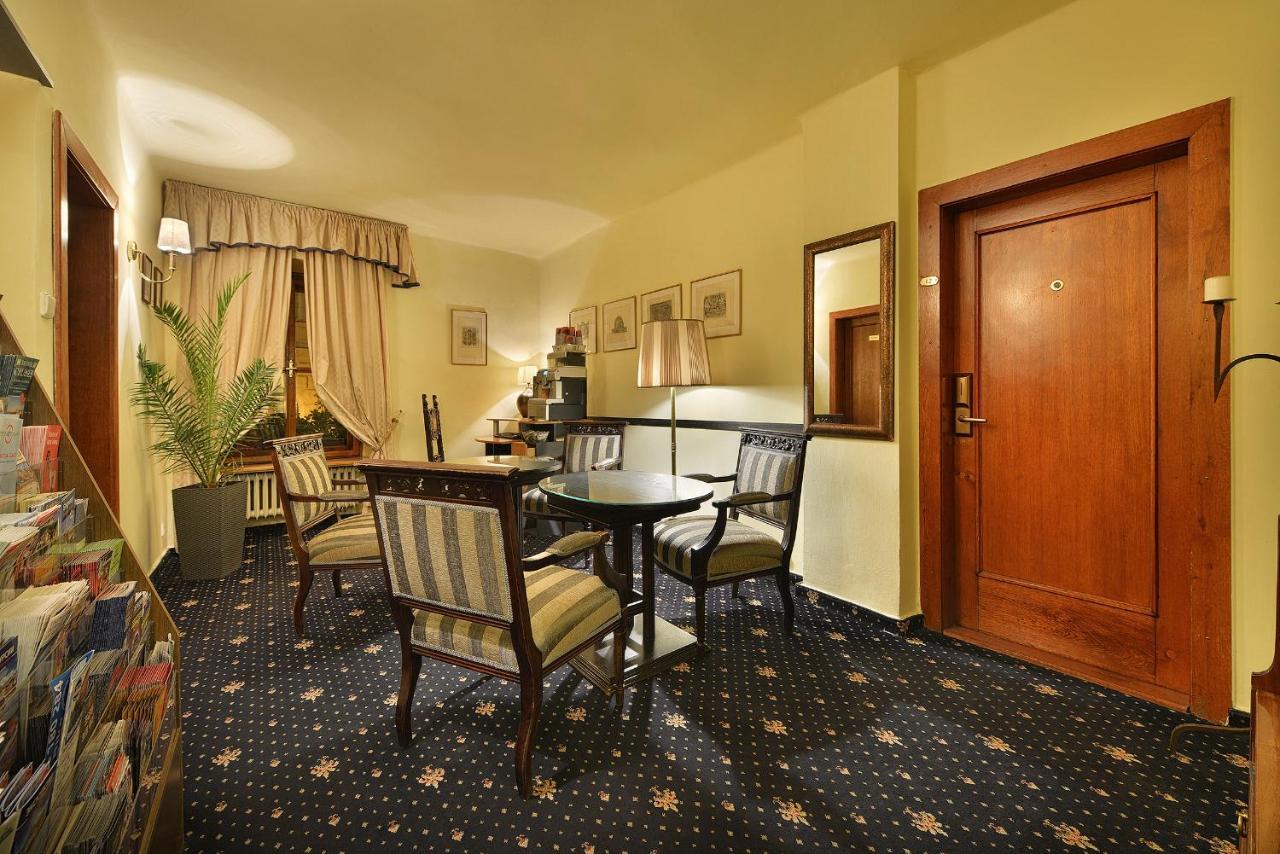 Hotel U 3 Pstrosu Prag